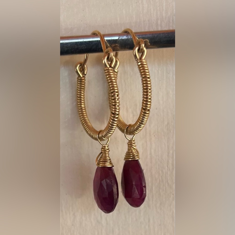 NWOT Artisan Garnet & Gold Wire-Wrapped Drop Earrings